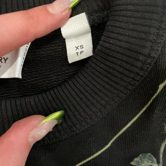 BURBERRY BLACK FLORAL-PRINTED SWEATSHIRT - Picture 3 of 4
